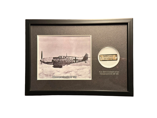-9- Messerschmitt Bf 109 Shadow Box mit Original Cockpit Schild